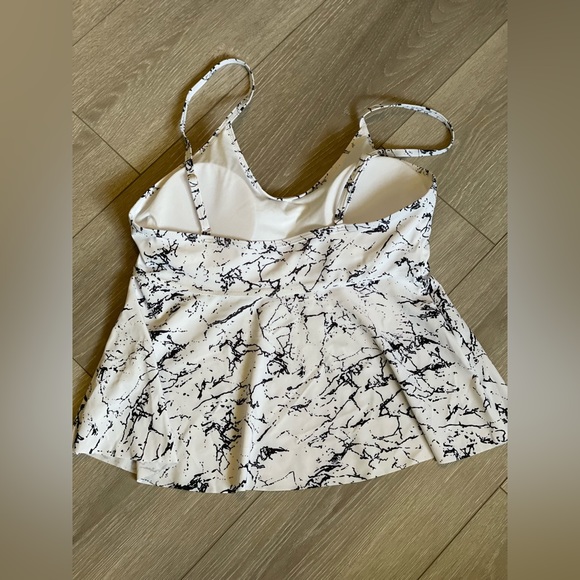 SHEIN Ruffle Top Bikini - Picture 4 of 5